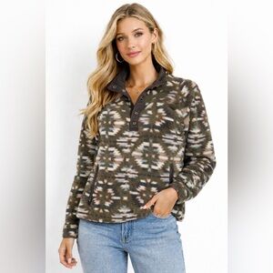 American Eagle Size Small Oversized‎ Aztec Patterned Fleece Snap Jacket
